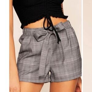 Divided H&M shorts with front tie